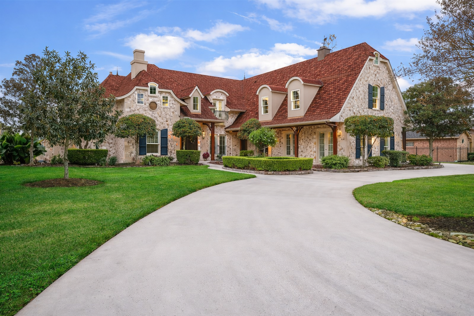luxury spring texas home with spacious lawn